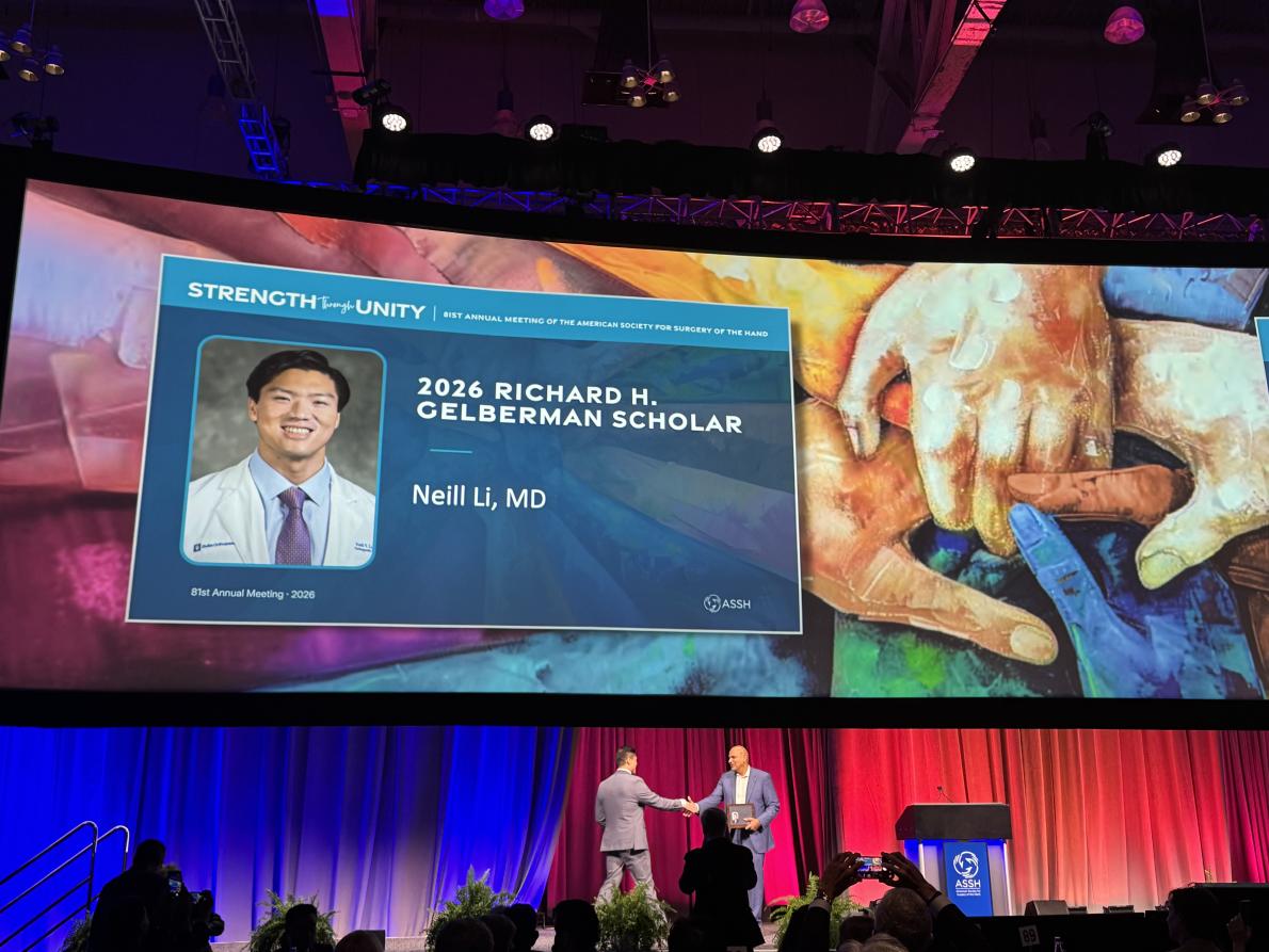 Dr. Neill Li receiving Gelberman Award