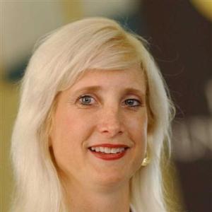 Alison Toth Headshot